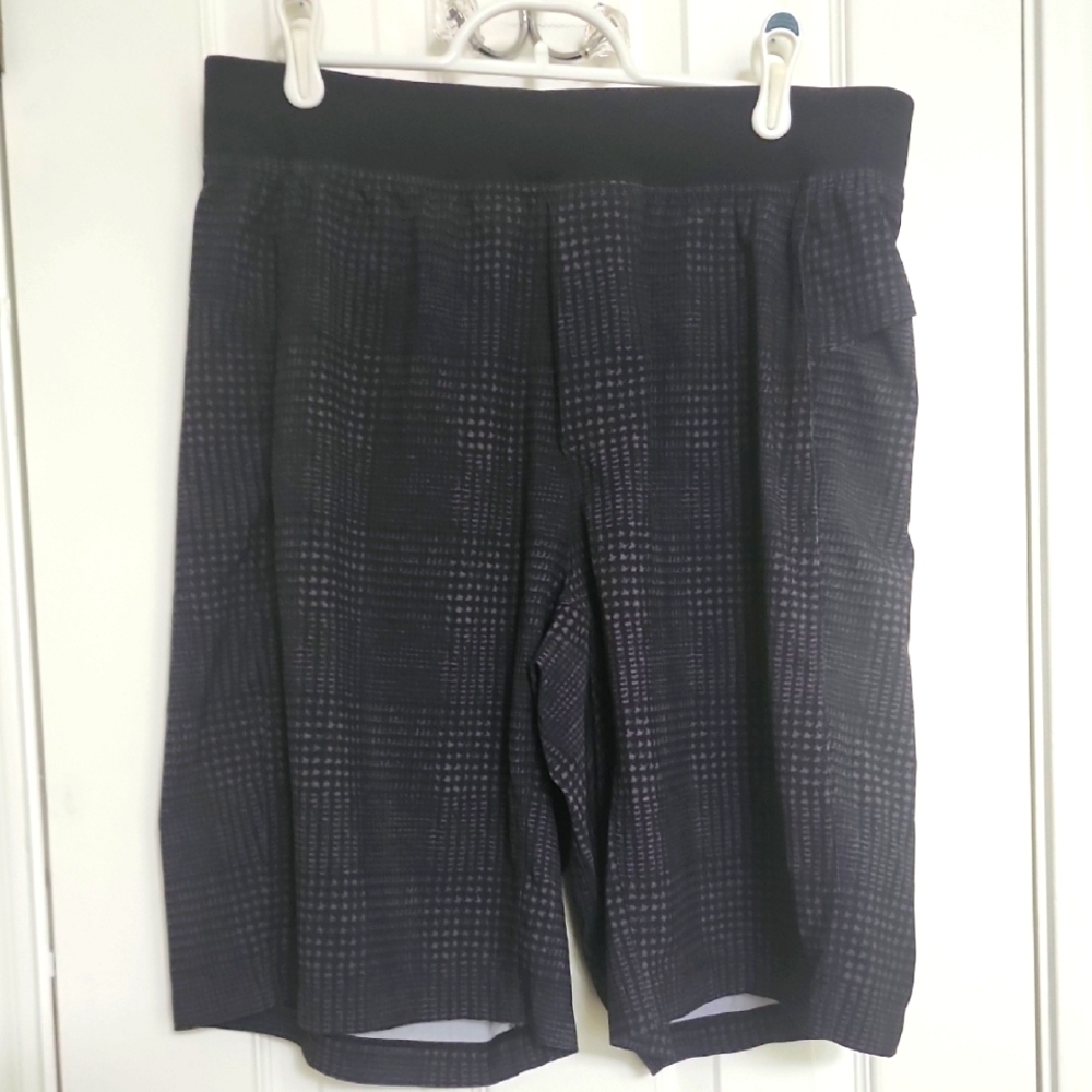 Lululemon Men's 9 Inch Unlined Shorts Size Large​​